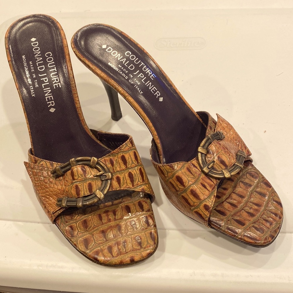 Donald J PLINER Couture Brown Croc Leather slides sandals Heels made in Italy 8